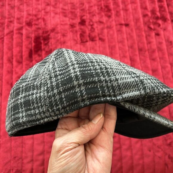 Woolrich Est 1830 Classic Plaid Poly Wool Blend 📄Pageboy/girl snap 🫰 rim cap🧢 - Picture 12 of 17